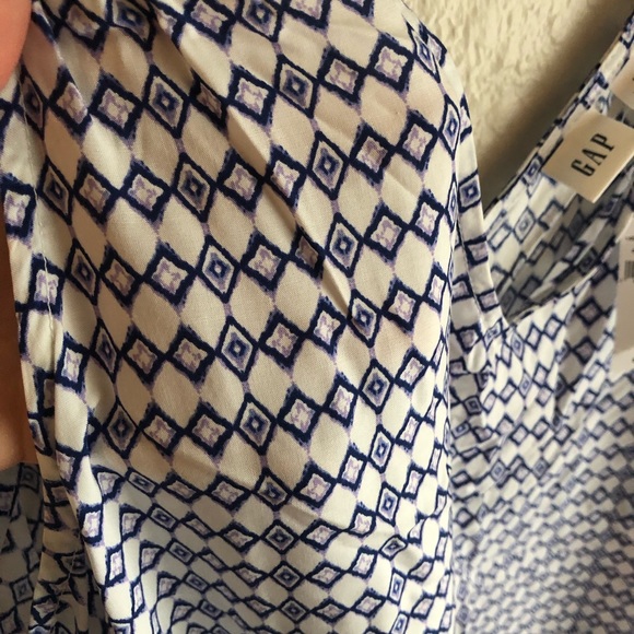 Lightweight gap dress. 👗 - Picture 2 of 6